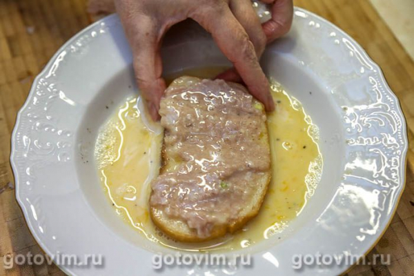 Горячие бутерброды с фаршем на сковороде