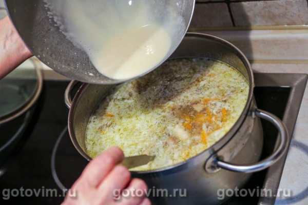 Суп куриный с грибами, перцем чили и яичной болтушкой