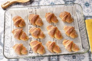 Рогалики с корицей и орехами
