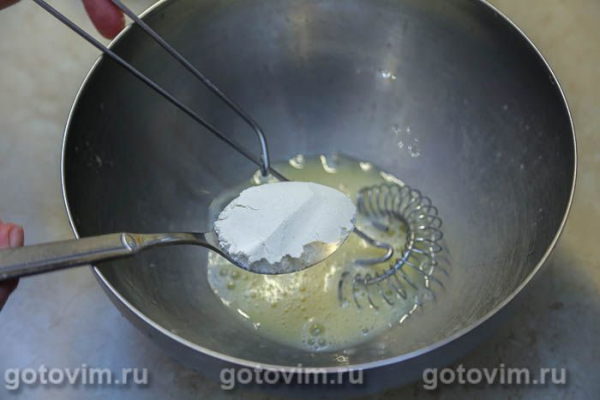 Суп куриный с грибами, перцем чили и яичной болтушкой