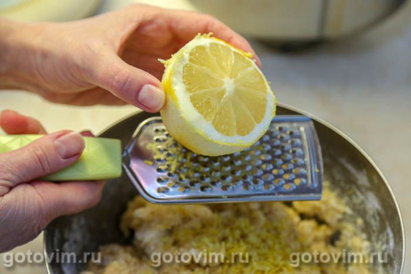 Кулич с начинкой крем-манго, белого шоколада и сливок 