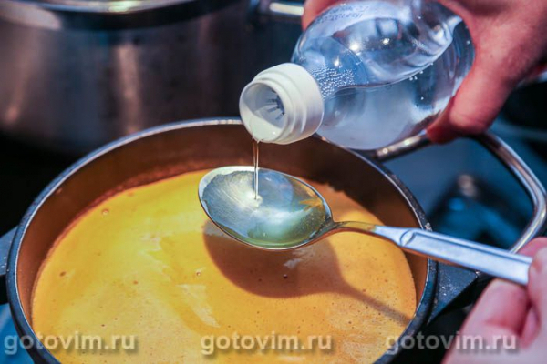 Как покрасить яйца куркумой