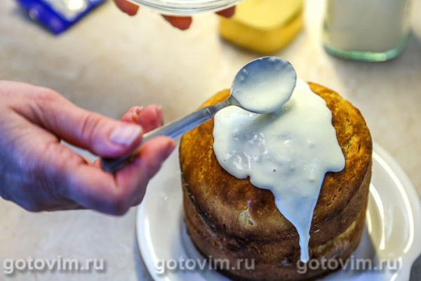 Кулич с начинкой крем-манго, белого шоколада и сливок 