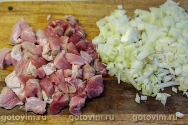 Свинина, жаренная с пекинской капустой и соевым соусом