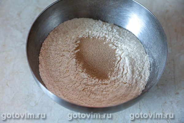 Кулич с начинкой крем-манго, белого шоколада и сливок 