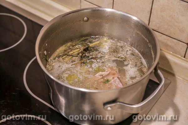 Суп из говядины с пекинской капустой и чили