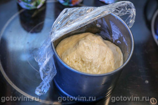Кулич с начинкой крем-манго, белого шоколада и сливок 