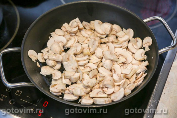 Зразы с начинкой из соуса бешамель с грибами
