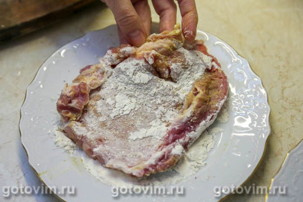 Свиная отбивная в яйце