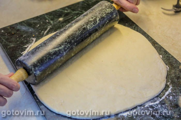 Рогалики с яблоками и орехами из теста на кефире