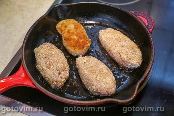 Зразы с начинкой из соуса бешамель с грибами
