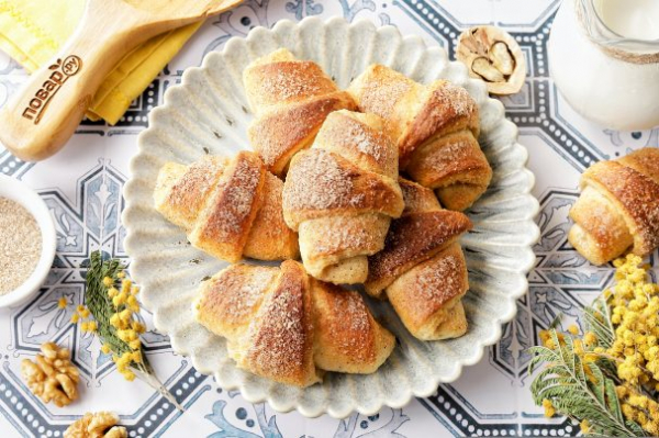 Рогалики с корицей и орехами