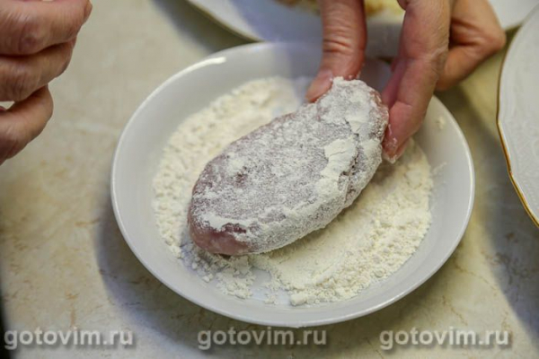 Зразы с начинкой из соуса бешамель с грибами