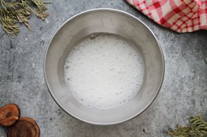 Шоколадный меренговый рулет