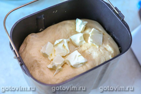 Кулич с начинкой крем-манго, белого шоколада и сливок 
