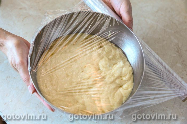 Кулич с начинкой крем-манго, белого шоколада и сливок 