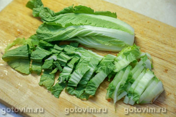 Суп из говядины с пекинской капустой и чили